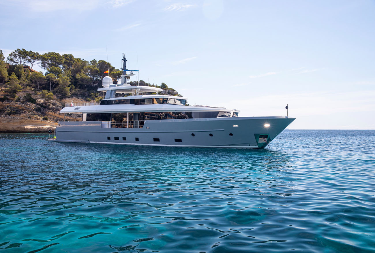 CINQUANTA-50 YACHT FOR CHARTER | FRASER